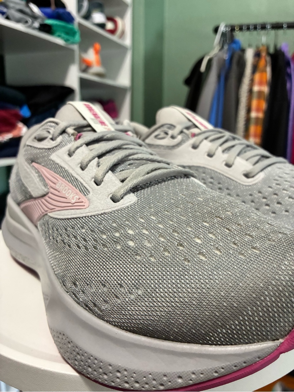 Brooks Adrenaline GTS Women's Gray & Pink US 9 2E Athletic Shoes